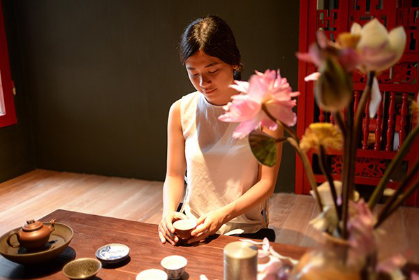 Rượu có thể hâm nóng nhất thời, nhưng trà thì lại có thể ấm áp một đời. (Ảnh: Infonet)
